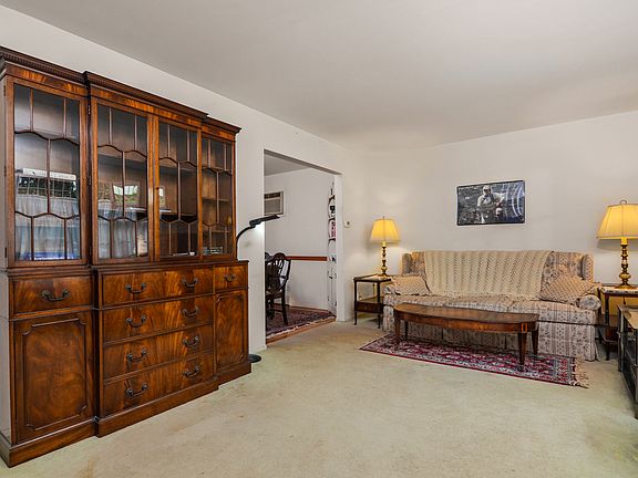 4th image of 53 Serena Ln