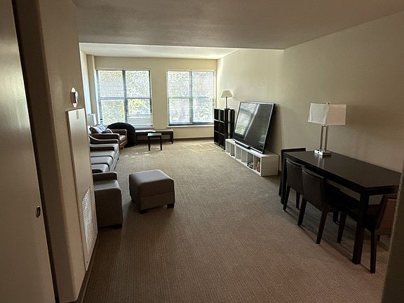 5th image of 895 Campus Dr #203B