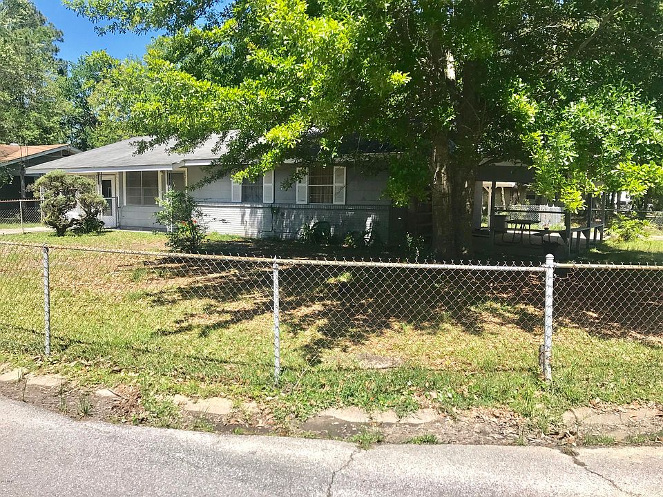 1st image of 127 Woodland Cir