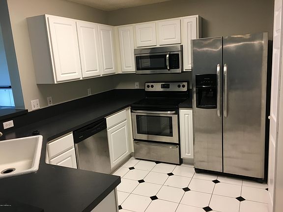 4th image of 13715 RICHMOND PARK Drive #207