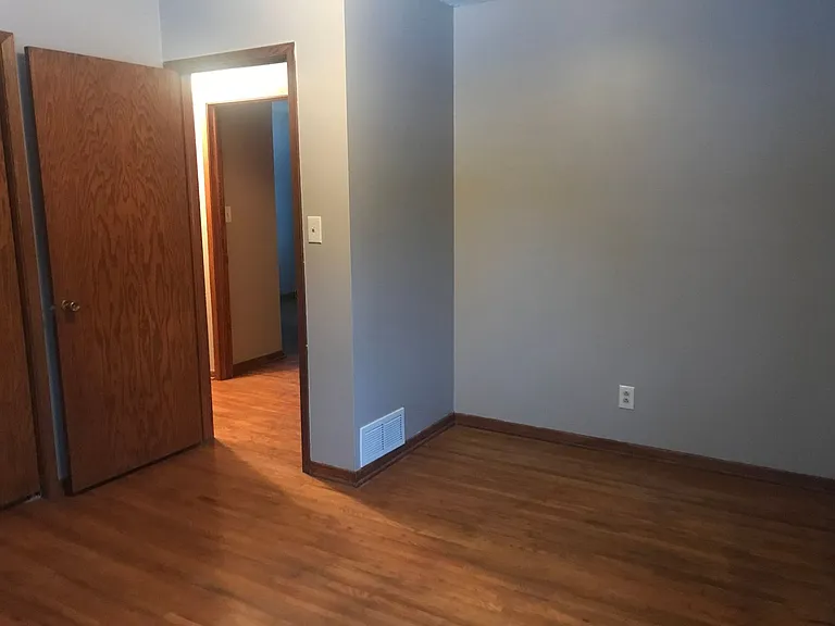 4912 Oak St — Photo 1