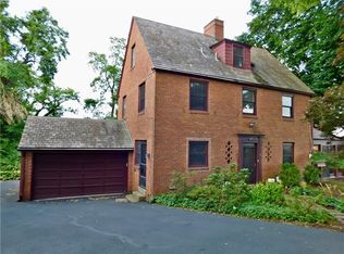 31 Roxbury Rd, Pittsburgh, PA 15221