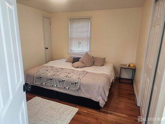 5th image of 102 Wisteria St #2