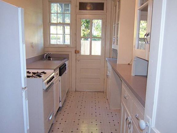 4th image of 4459 Greenwich Pkwy NW #1