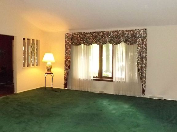 4th image of 27948 Blossom Blvd