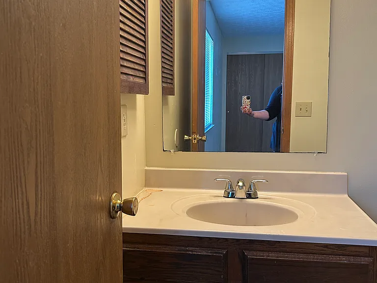 Bathroom in second bedroom