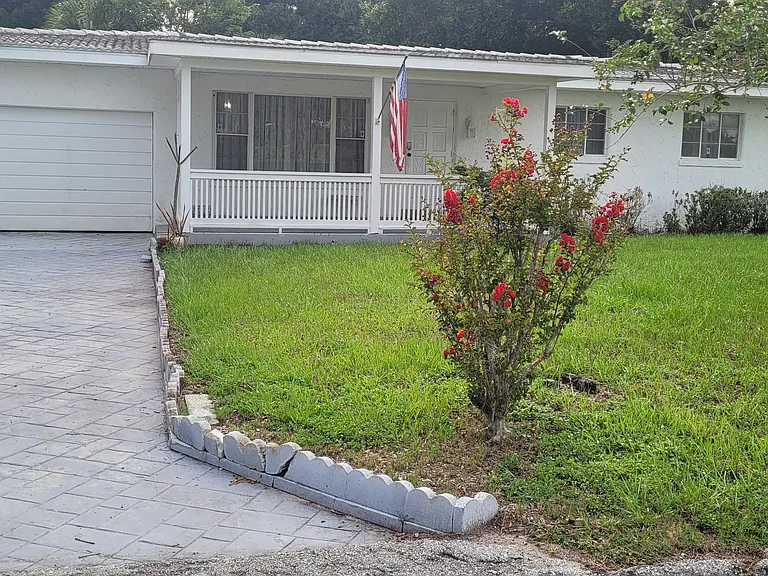 10804 N Teegreen Rd — Photo 9