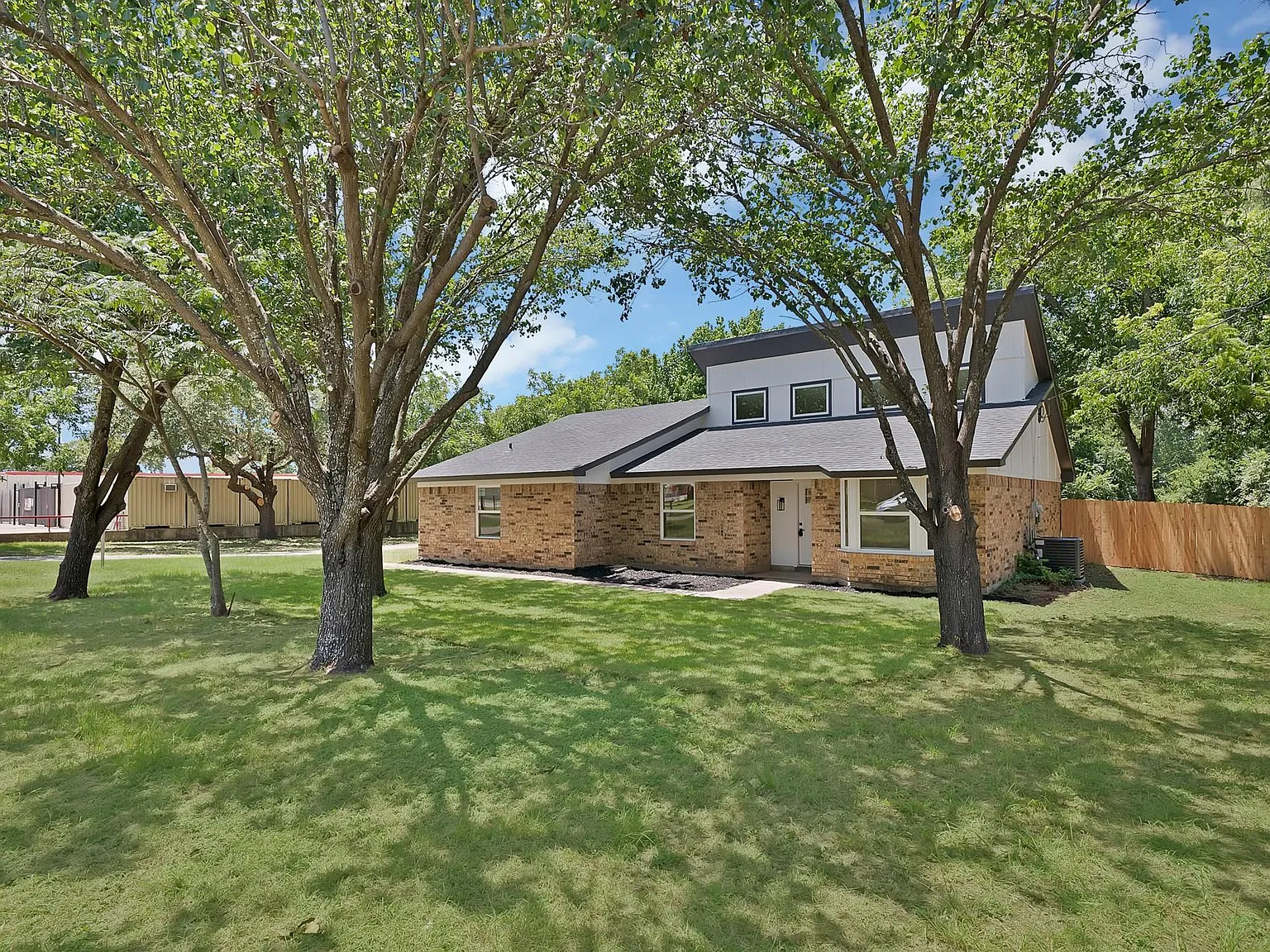 3 bed, 1866 sqft, $2,500 — Photo 3