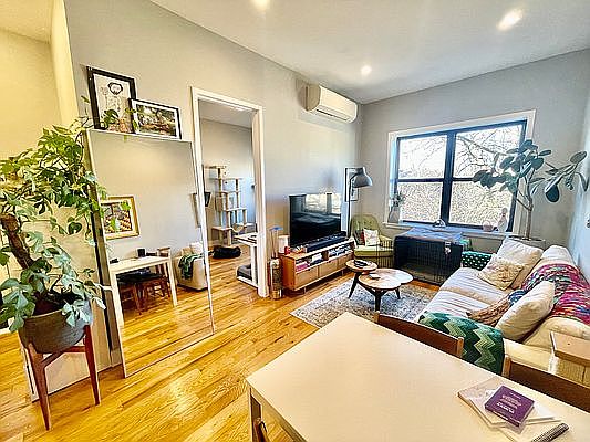 3rd image of 224 New York Ave #2R