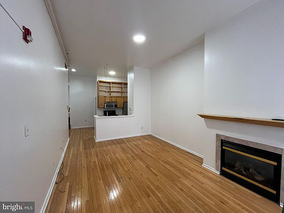 3rd image of 236 Quarry St APT 1