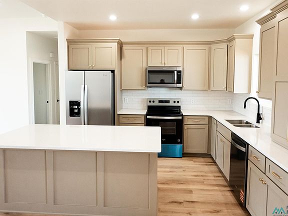 5th image of 208 Primrose Point