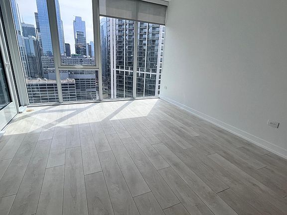 3rd image of 322 W Grand Ave #1