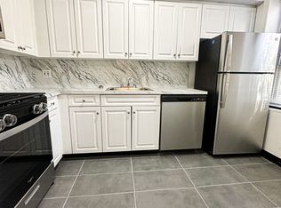 194-30 65th Cres, Fresh Meadows, NY 11365