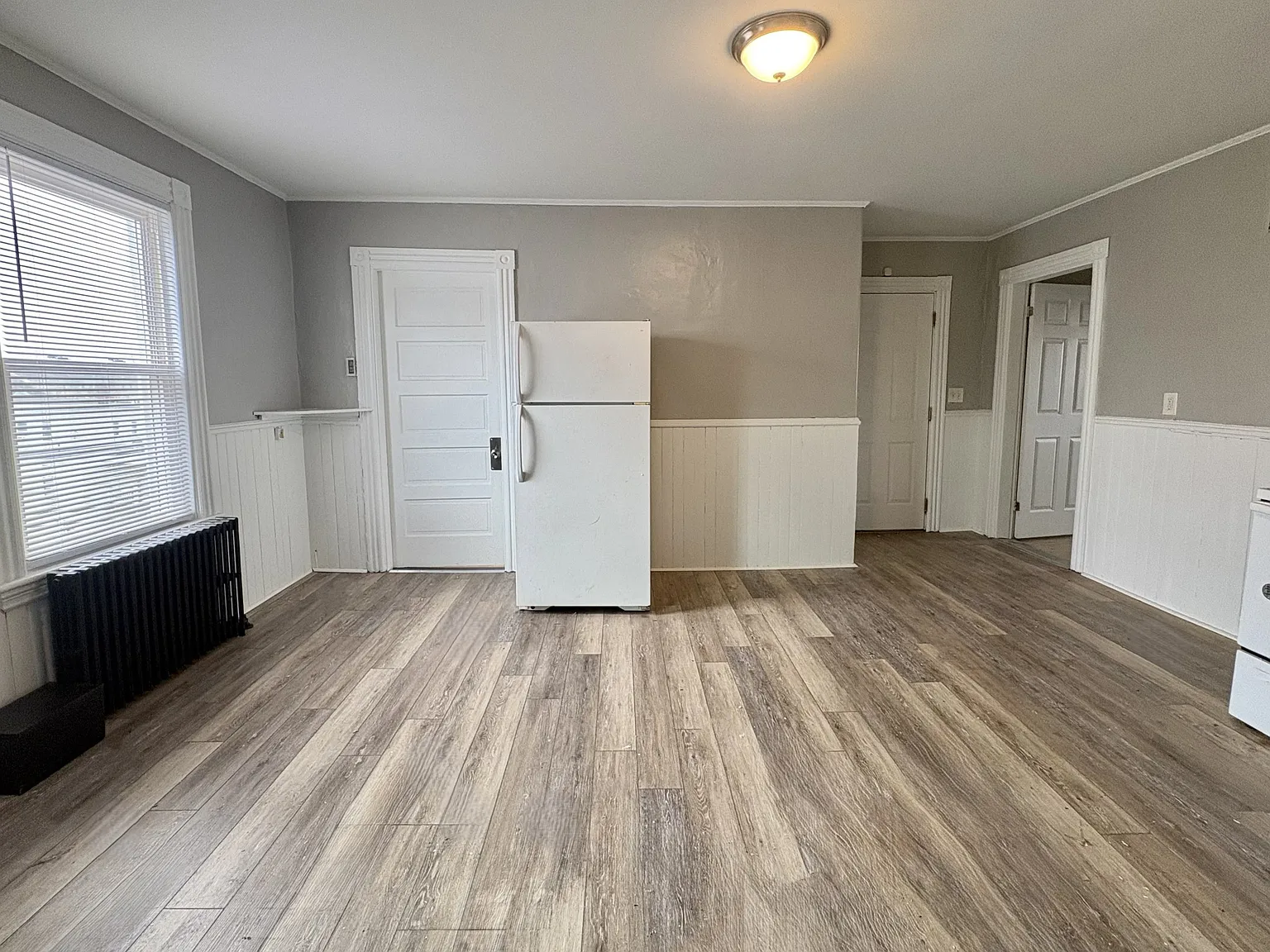 4 bed, 2500 sqft, $1,600 — Photo 2