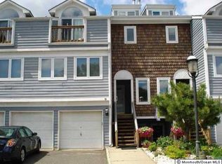 135 1st St APT 1E, Keyport, NJ 07735