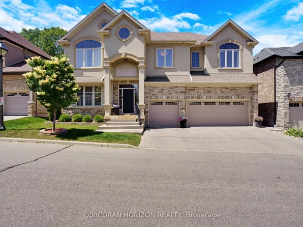258 Edgewater Cres #8, Kitchener, ON N2A 4M2