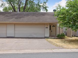 1017 Carmel Ct, Shoreview, MN 55126