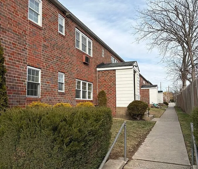 210 Trinity Ave #B2 — Photo 1