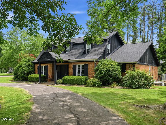 3rd image of 753 E Poplar Dr