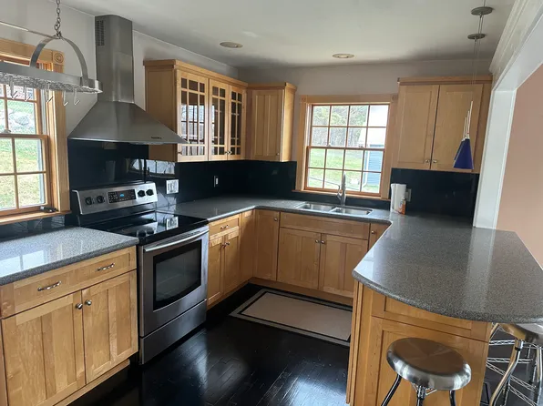 721 Blackmer Ave, Albert Lea, MN 56007