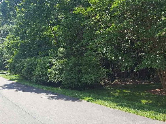 2nd image of 2820 Green Lane Dr