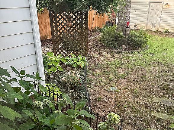 4th image of 1006 Willingham Rd