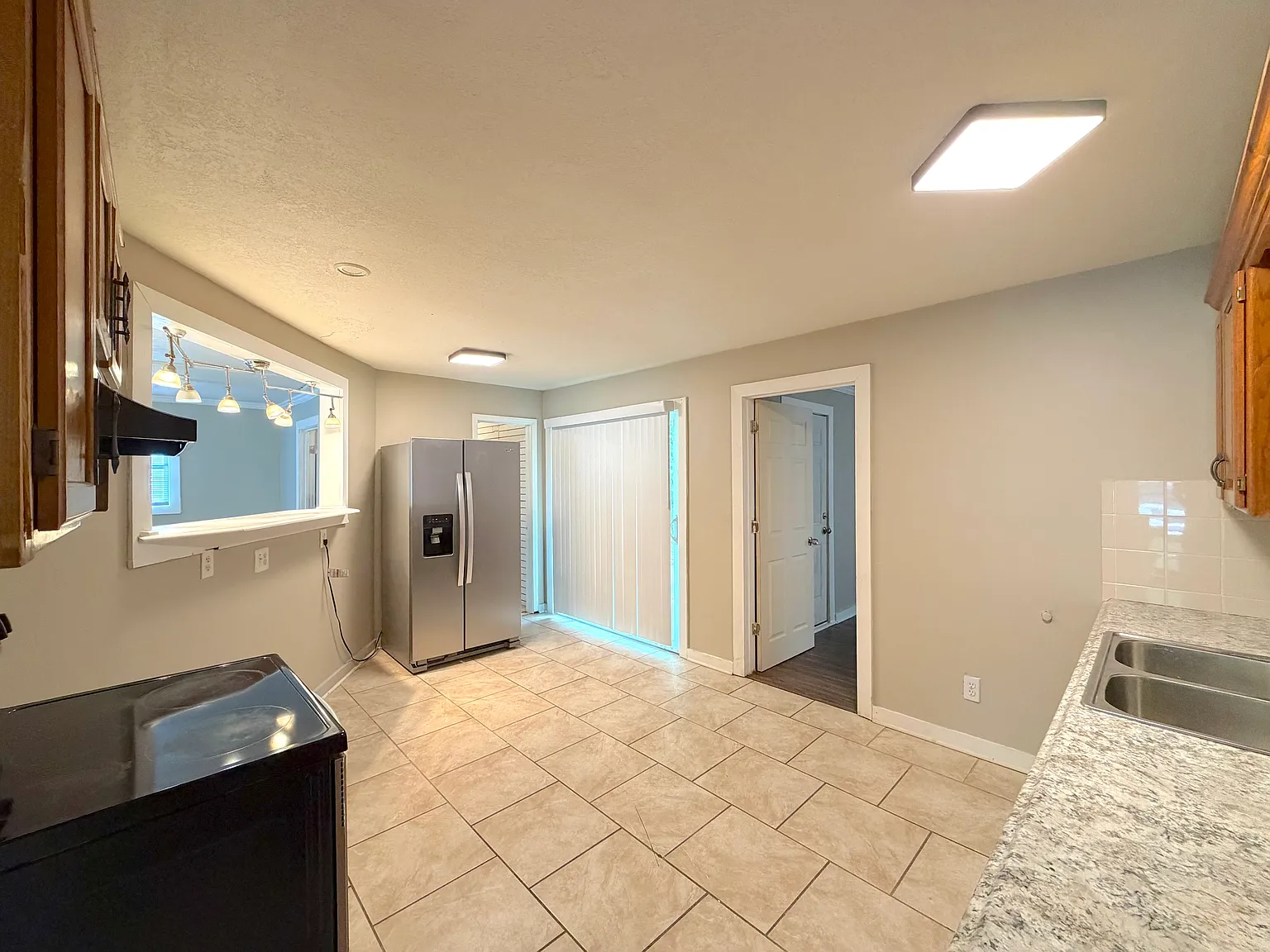 4 bed, 1504 sqft, $1,600 — Photo 4