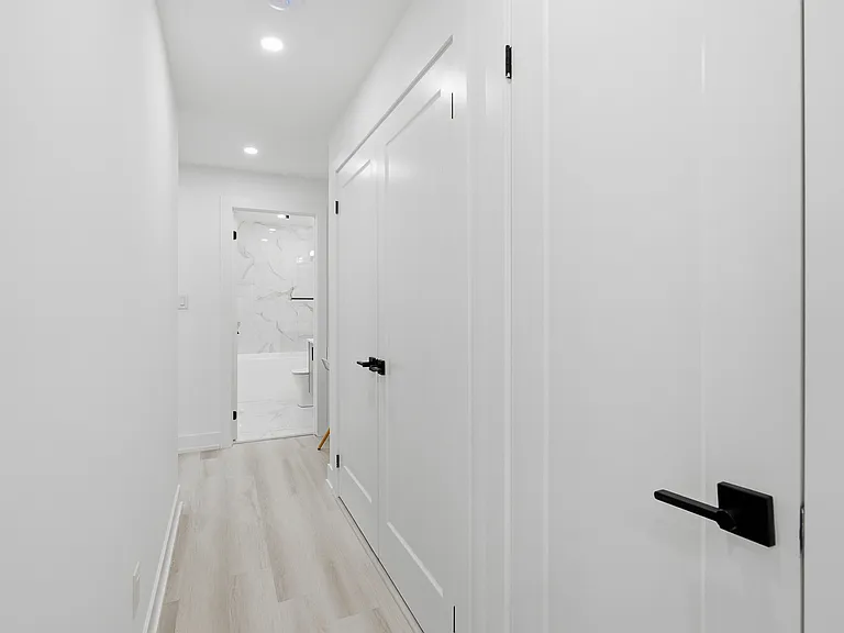 587 Oakwood Ave — Photo 21