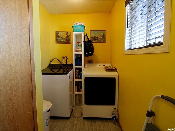 5th image of 108 Willowdale AVENUE