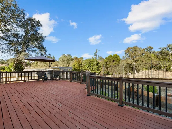 2709 Huckleberry Ln, Valley Springs, CA 95252