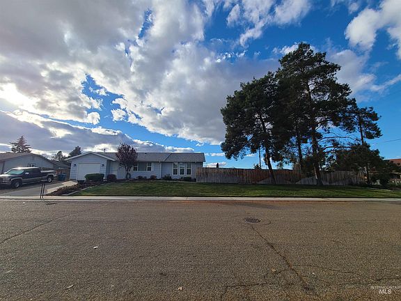 3rd image of 1704 Carol Ave