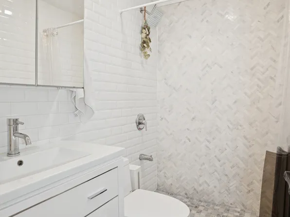 189 Cornelia Street image 5 of 7