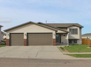 2412 Seneca Dr, Bismarck, ND 58503