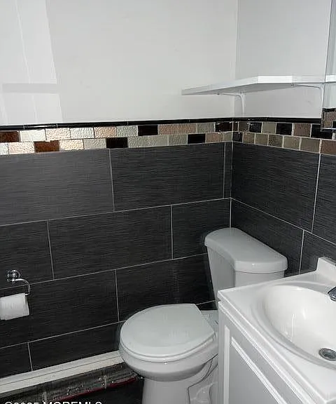 317 Roosevelt Ave — Photo 5