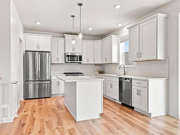 5th image of 15519 Goodview Trl N