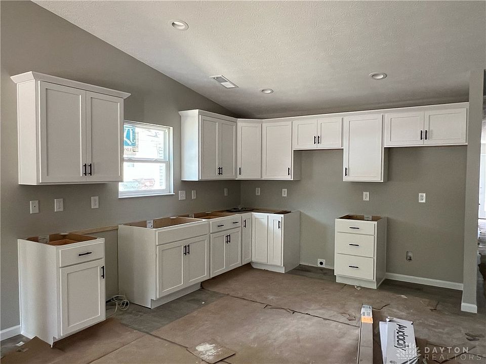 2nd image of 60 Kemp St