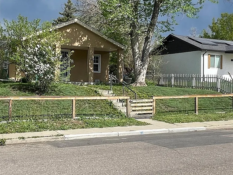 810 Lowell Blvd — Photo 34