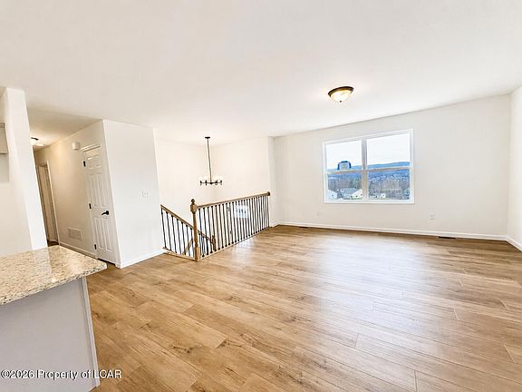 4th image of 409 Cedar Dr