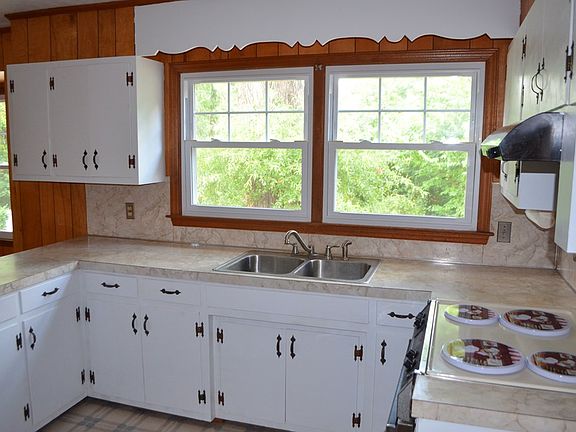 4th image of 219 Lipton Ln