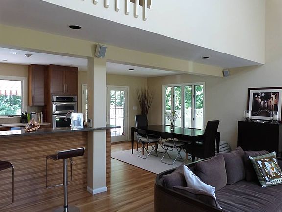 3rd image of 29 King St