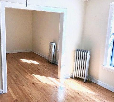 3rd image of 916 W Oakdale Ave APT 001N