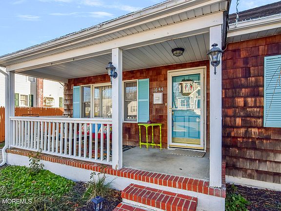 3rd image of 1644 Riverview Terrace