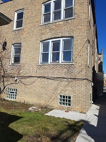 2nd image of 5705 W Addison St