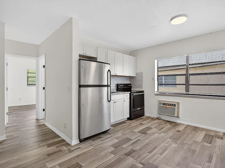 2275 NE 12th St #13 — Photo 6