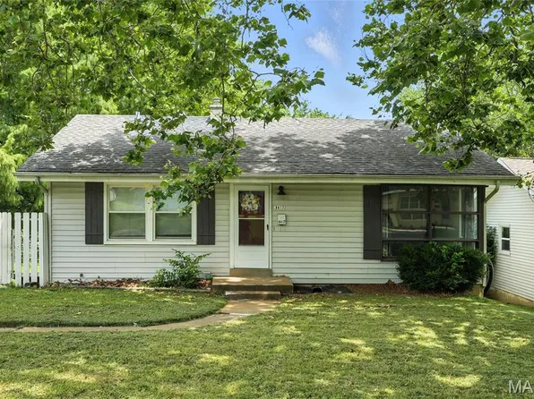 8417 Madeline Dr, Saint Louis, MO 63114