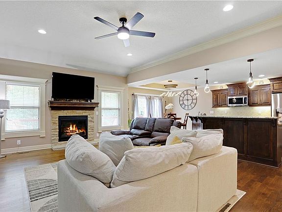4th image of 483 S 137th Pl