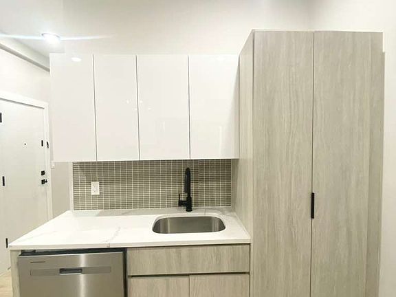 4th image of 5008 Palisade Ave #U5a