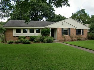 8022 Twin Hills Dr, Houston, TX 77071