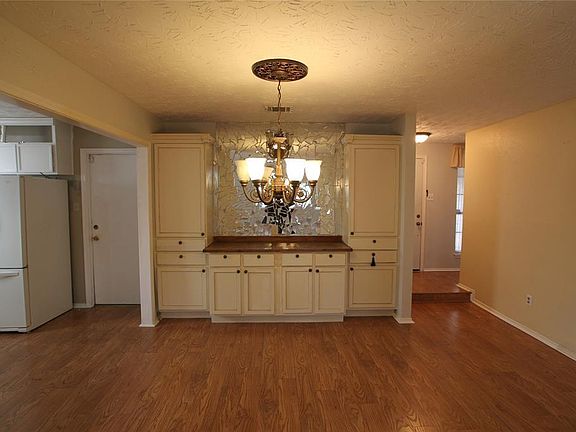 5th image of 1002 Killarney Ave