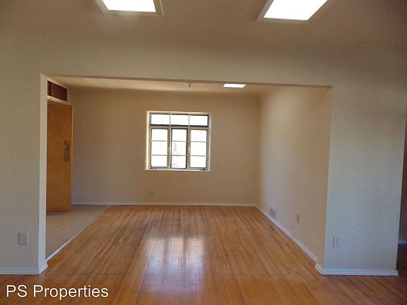 3rd image of 402 Wellesley Dr SE